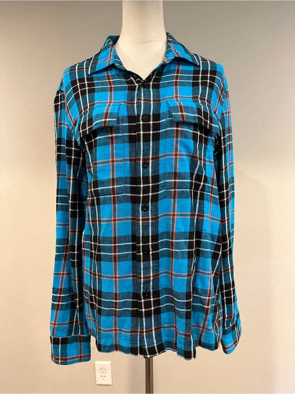 American Eagle Outfitters Blue and Black Plaid Button-Down Shirt